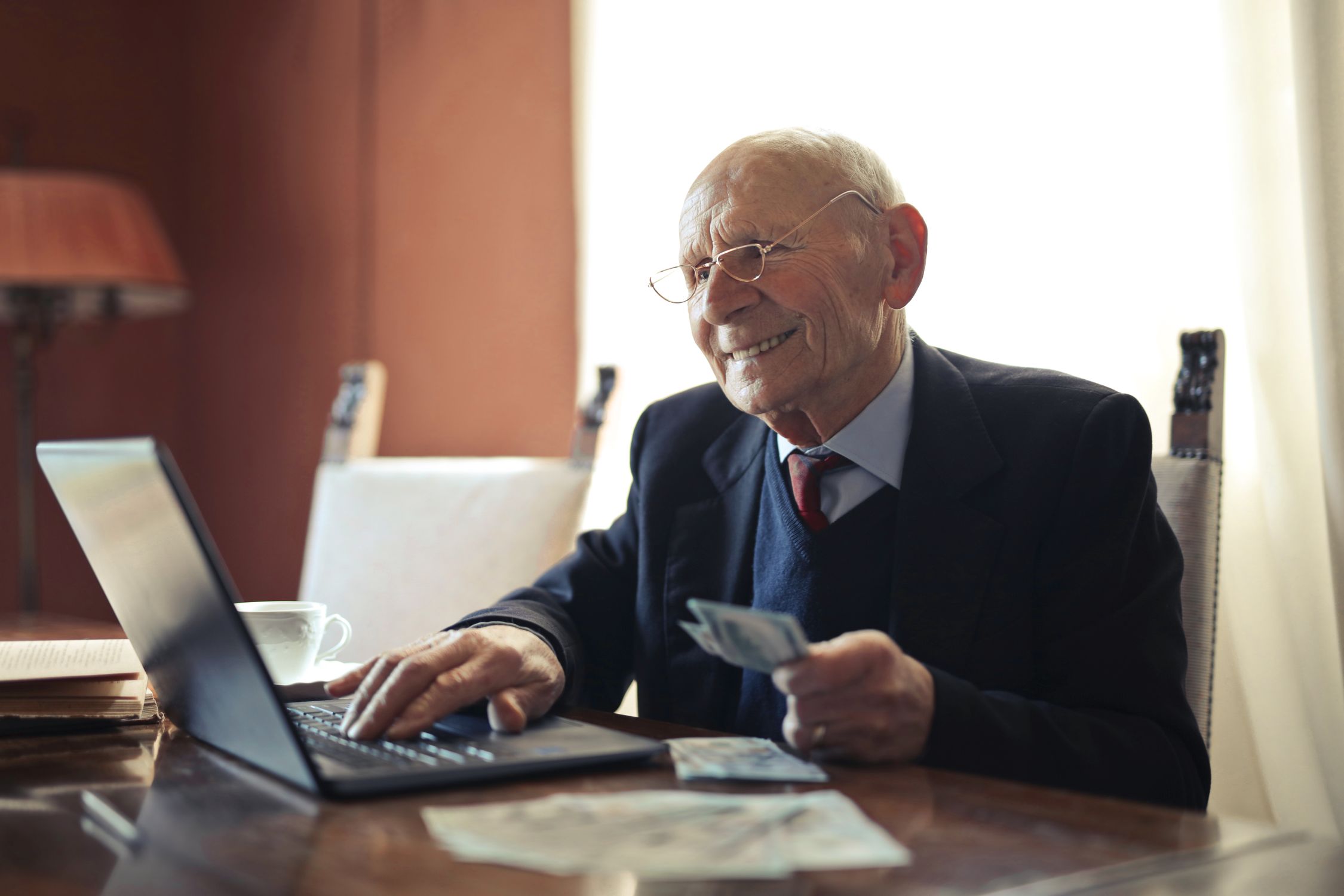 A family meeting with a financial advisor